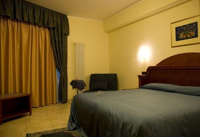 Hotel Duca Di Calabria Serra San Bruno Kültér fotó